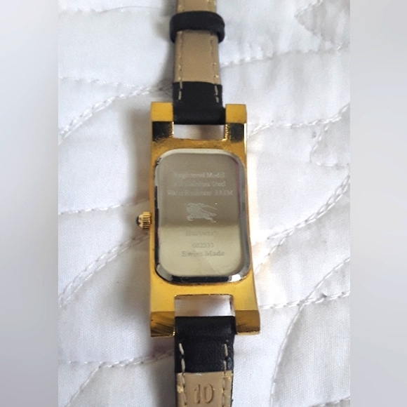 CLASSIC BURBERRY LEATHER BAND WATCH - Picture 9 of 16
